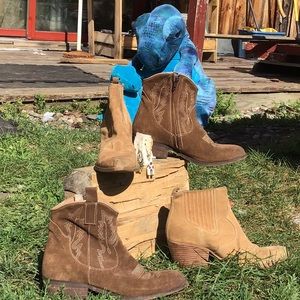 Giddyup ankle high boots! Bonded pair!